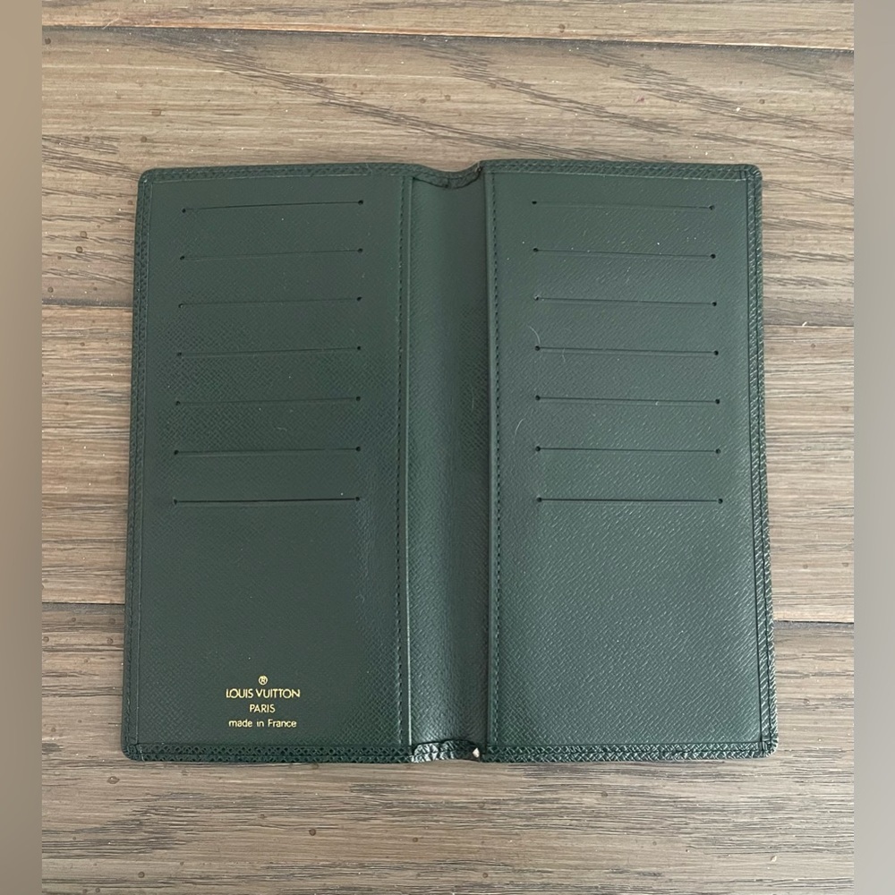 VGUC, Louis Vuitton LV, Taiga, Bi-Fold Slim Green Leather Wallet - Picture 11 of 16